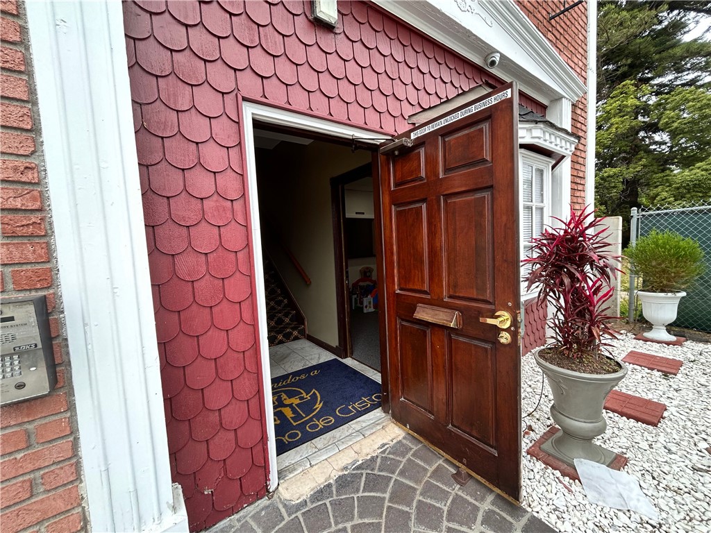 1008 N Ross Street Property Photo 7