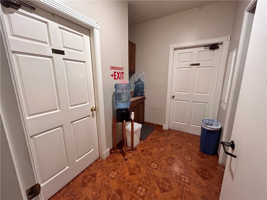 1008 N Ross Street Property Photo 23