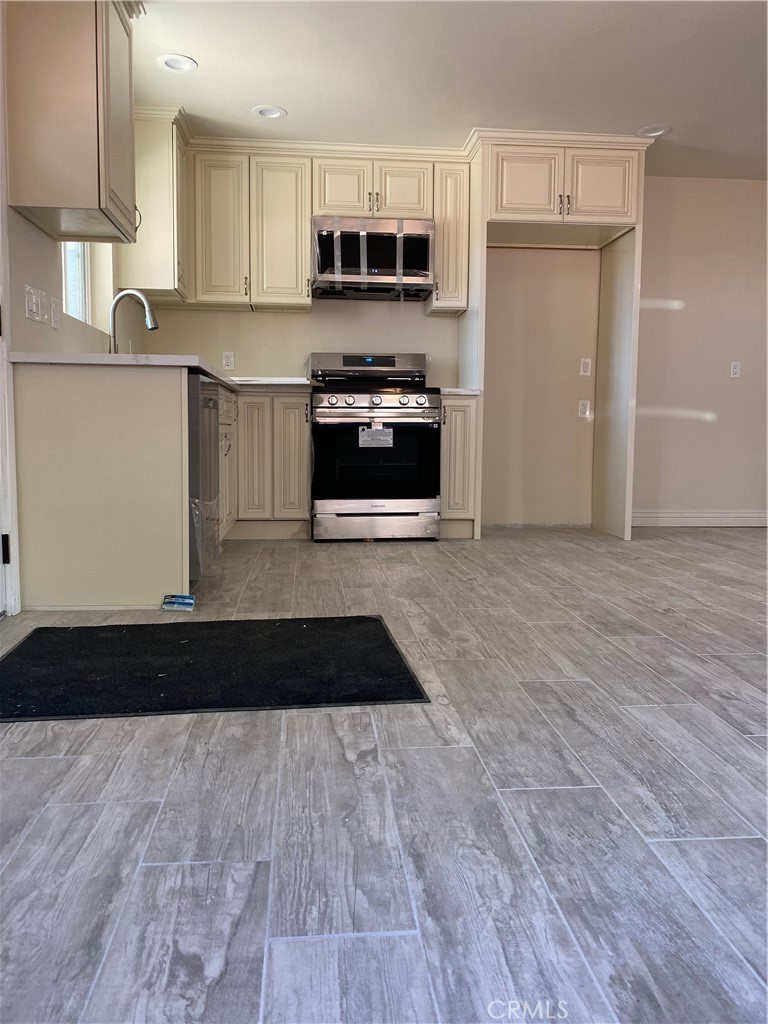 1727 W Santa Ana Boulevard Property Photo 1