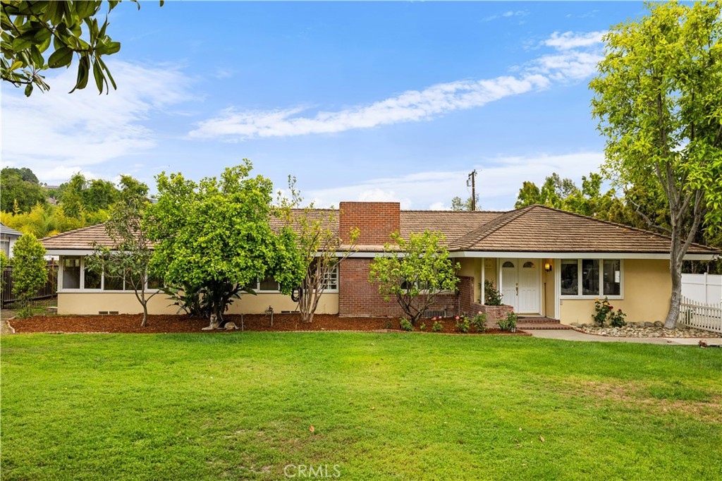1212 Oakwood Dr Property Photo 1