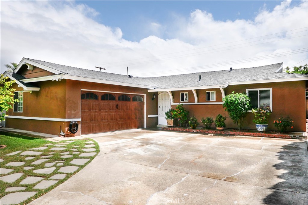 2326 W Saint Gertrude Place Property Photo 1