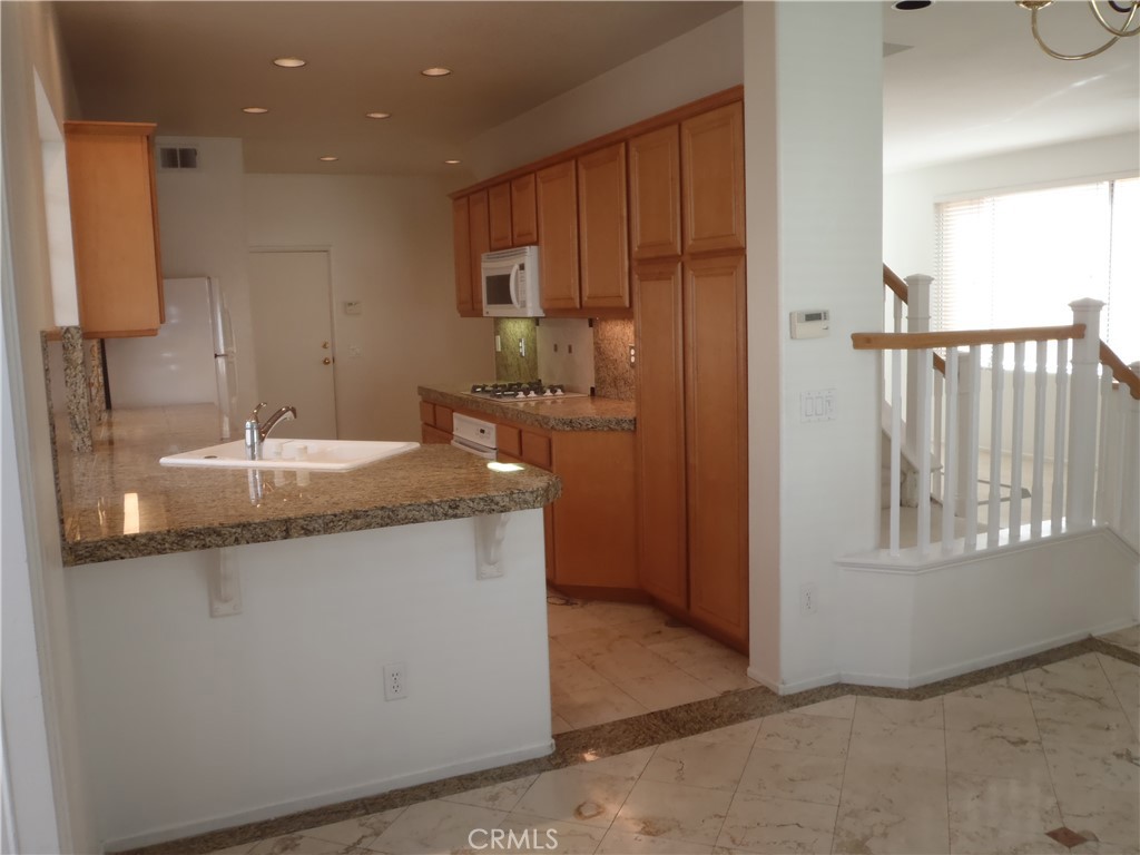 68 Avanzare Property Photo 4