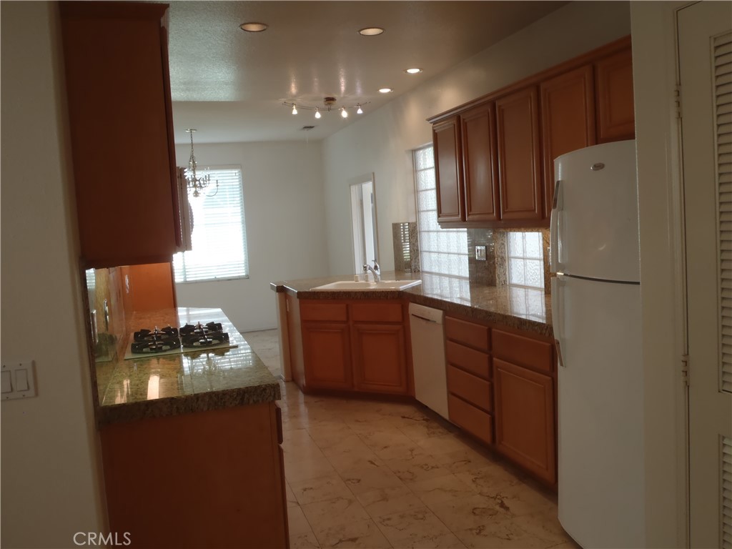 68 Avanzare Property Photo 5