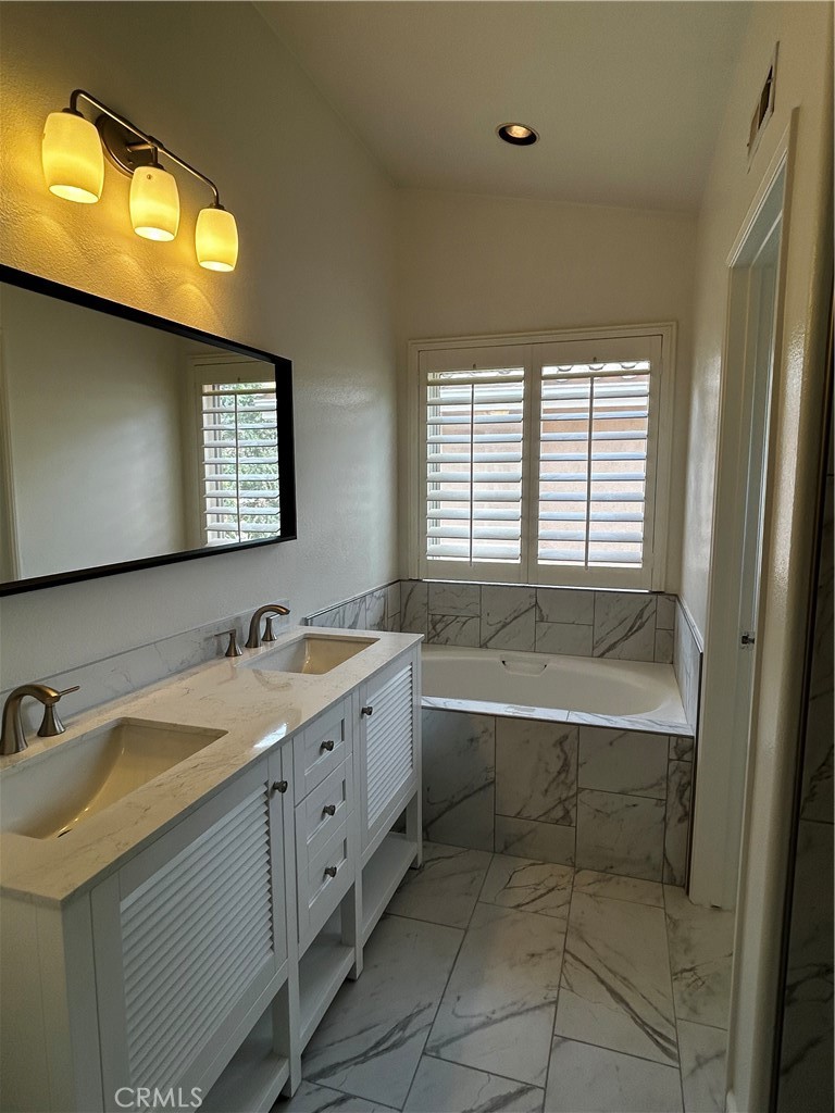 68 Avanzare Property Photo 14