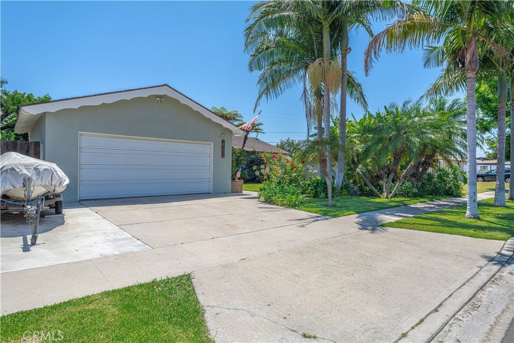 8922 Tracy Avenue Property Photo