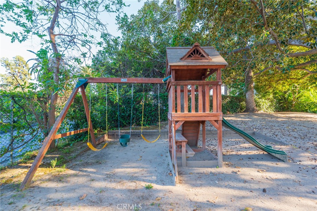 435 S Estate Drive Property Photo 14