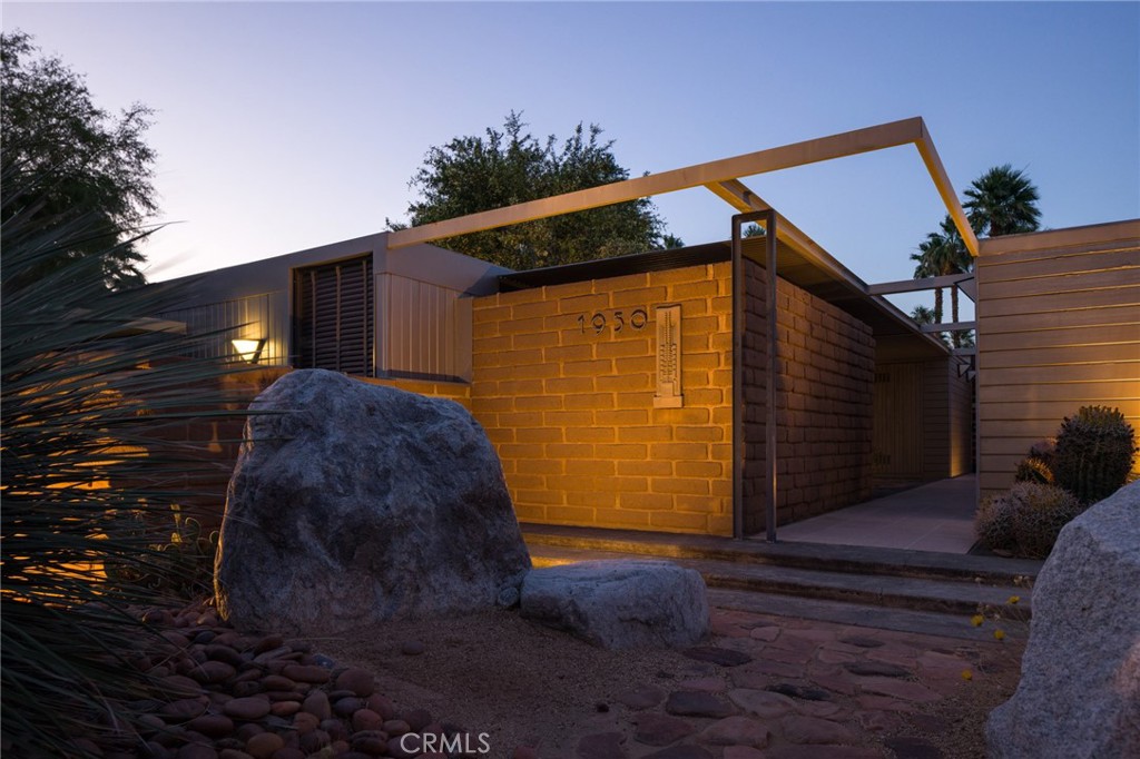1950 E Desert Palms Drive Property Photo 1