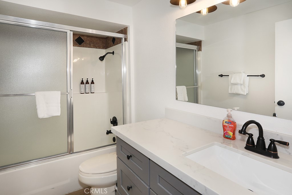 531 W Victoria Court Property Photo 17