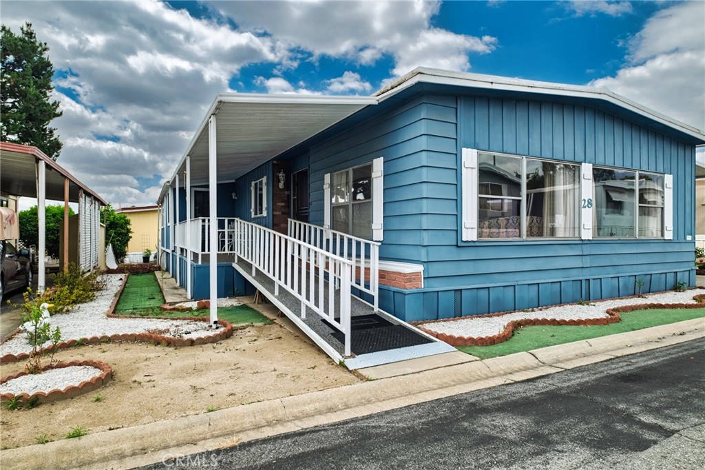 1035 E Huntington Drive 28