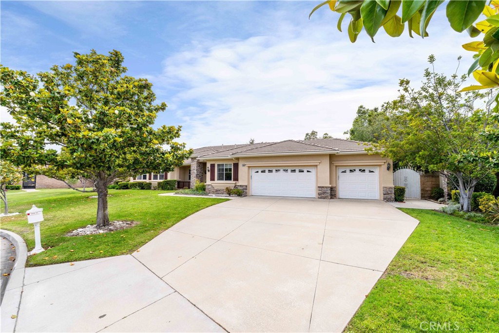 7064 Isle Court Property Photo 1