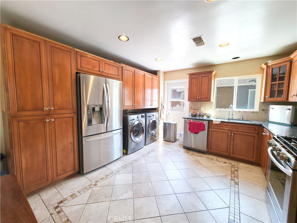 3817 Somerset Drive Property Photo 1