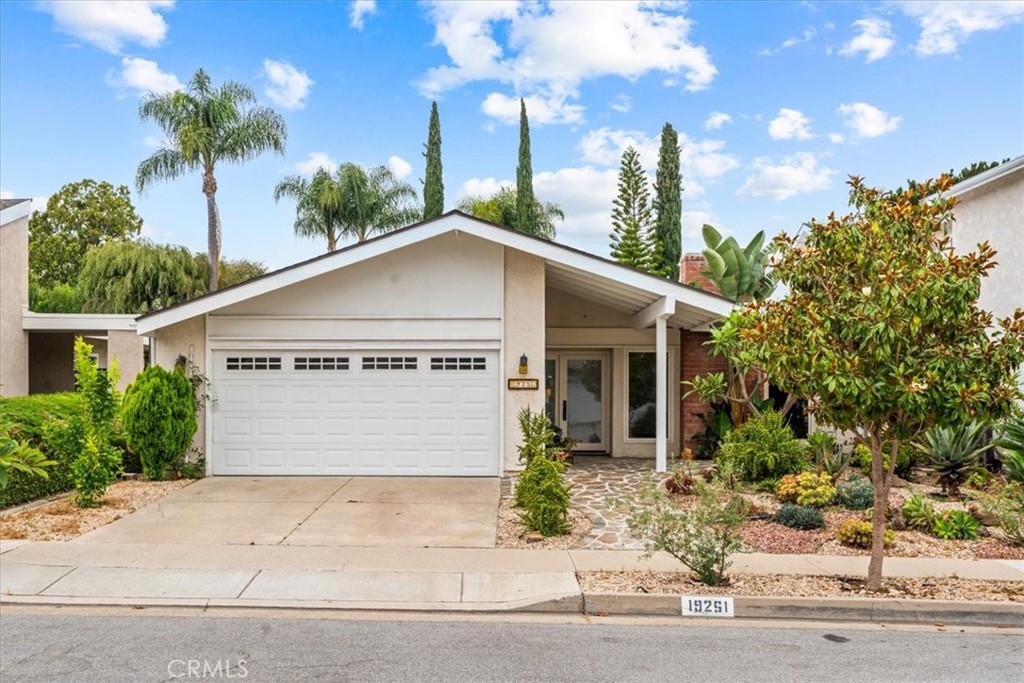19251 Sierra Cadiz Road Property Photo 1
