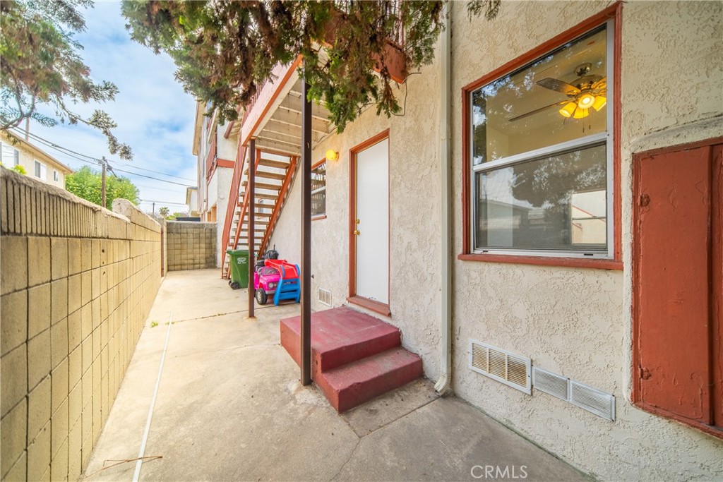 823 W 25th Street Property Photo 5