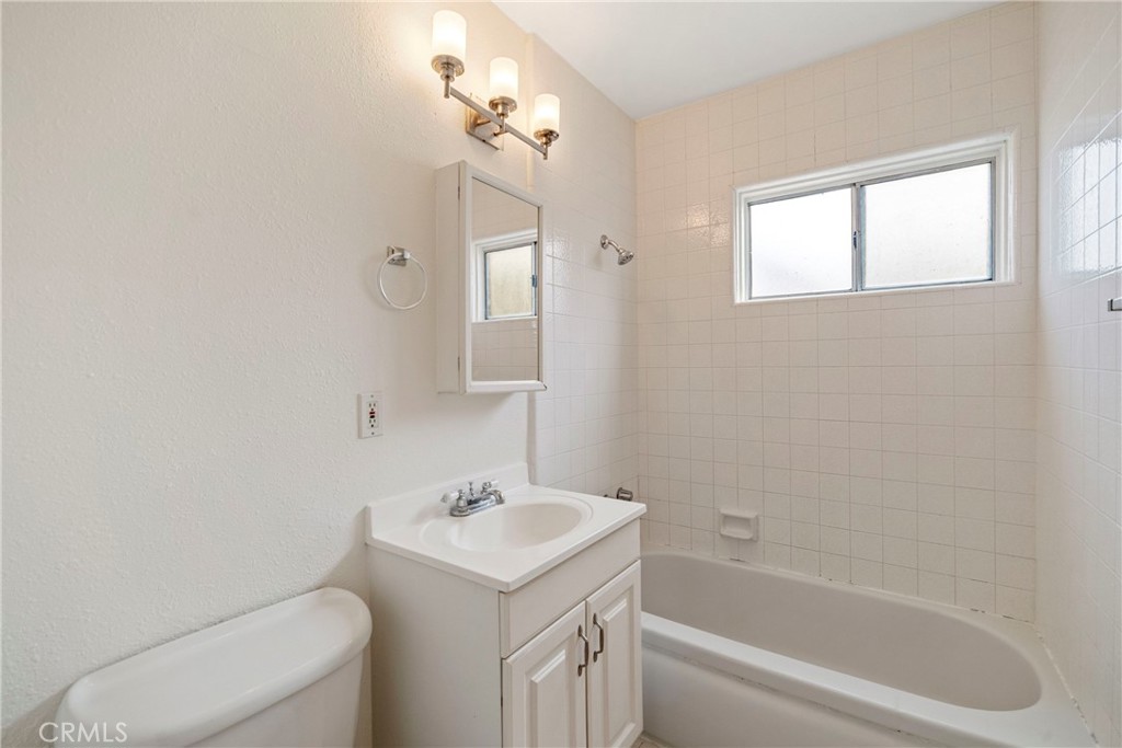 823 W 25th Street Property Photo 14