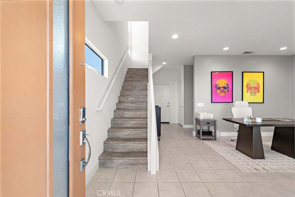 645 W 17th Street Property Photo 5