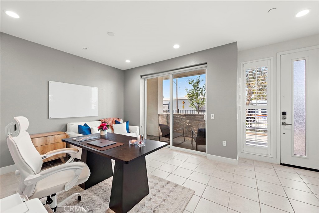 645 W 17th Street Property Photo 8
