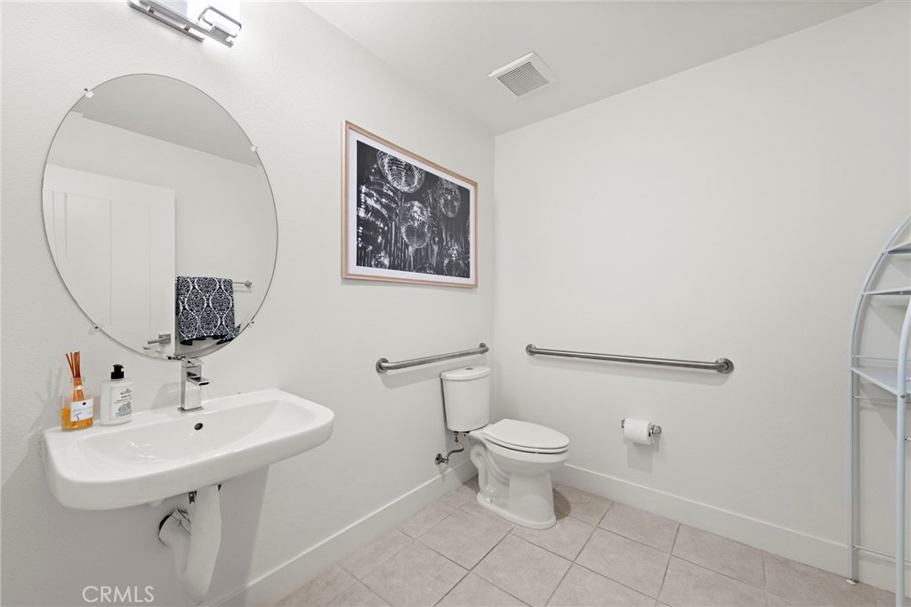 645 W 17th Street Property Photo 9