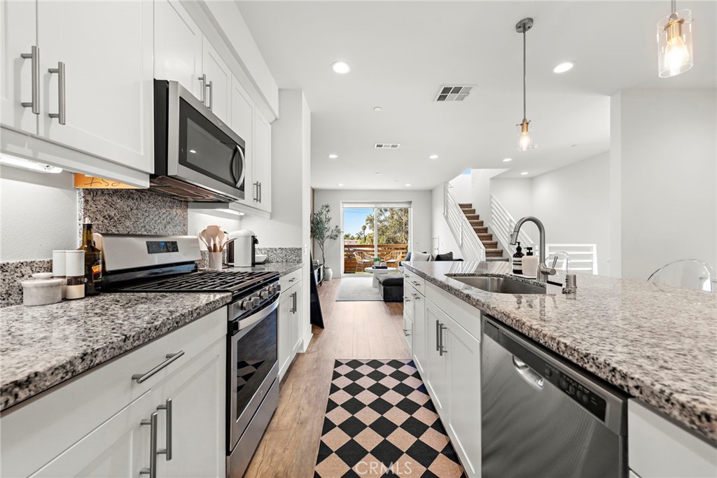 645 W 17th Street Property Photo 17