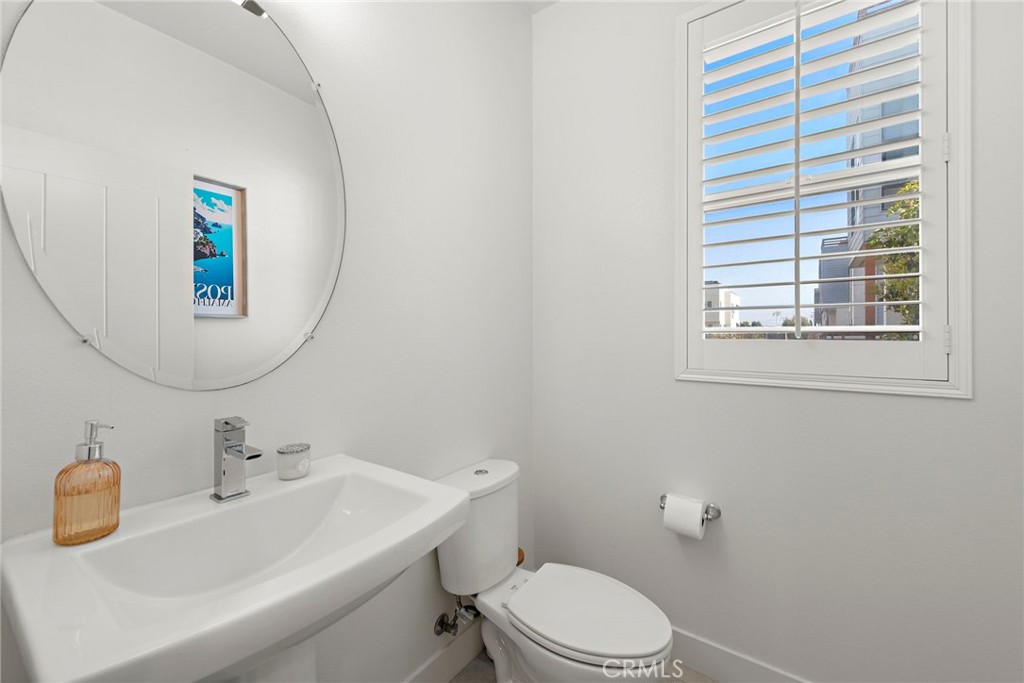 645 W 17th Street Property Photo 21