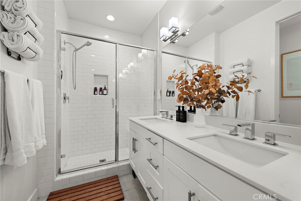 645 W 17th Street Property Photo 25