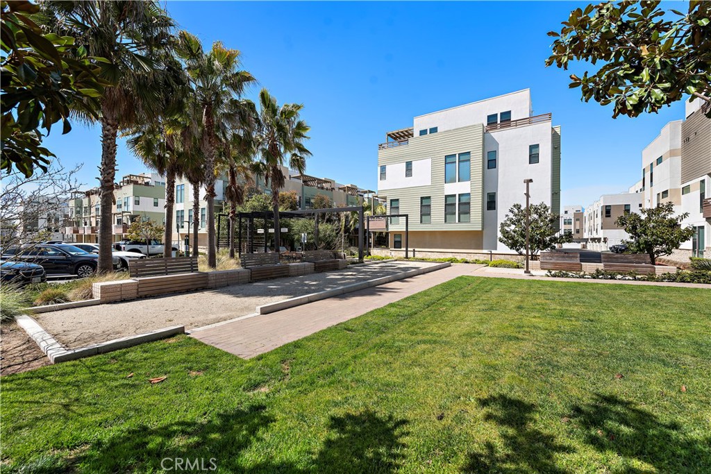 645 W 17th Street Property Photo 44