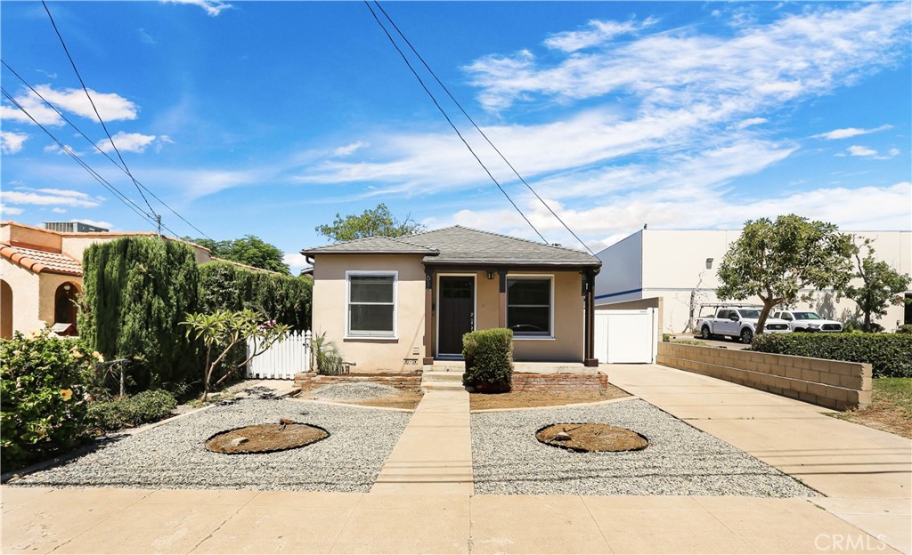 611 W Walnut Avenue Property Photo 1