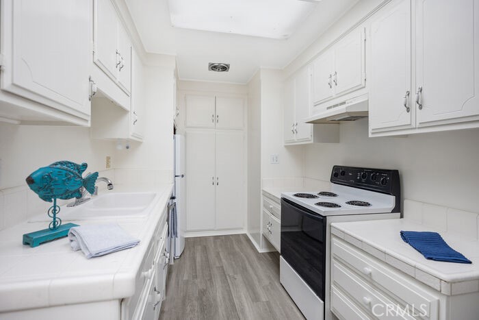 2119 Via Puerta Q Property Photo 14