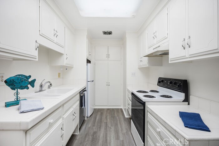 2119 Via Puerta Q Property Photo 26