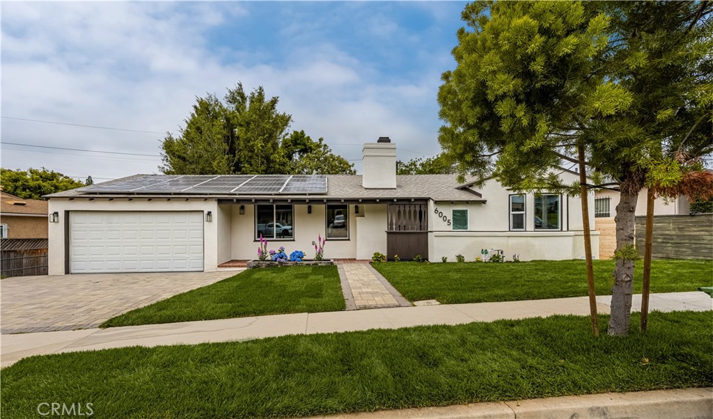6005 S La Brea Avenue Property Photo 1