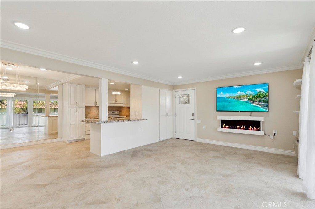 879 Via Mendoza B Property Photo 1