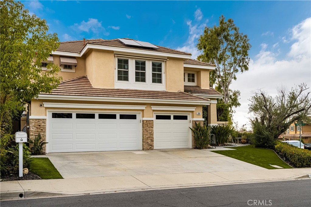 38 Tessera Avenue Property Photo 1