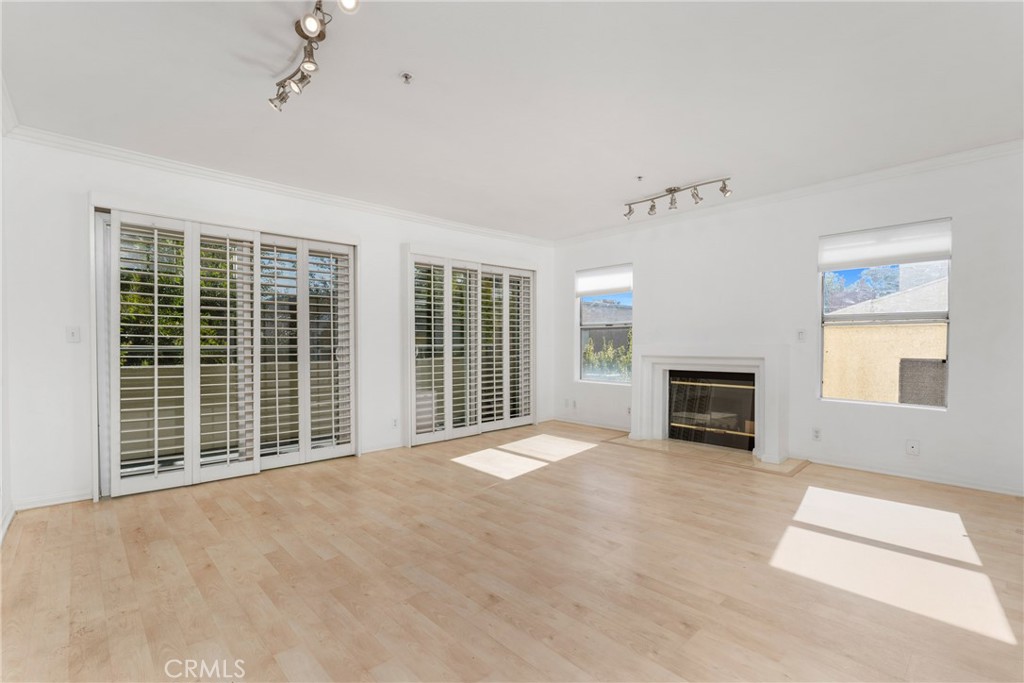 4426 Ventura Canyon Avenue 204 Property Photo 1