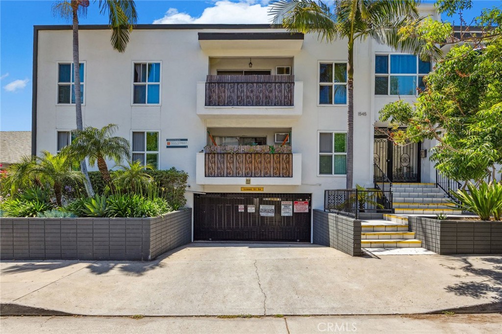 1545 Gordon Street Property Photo 3