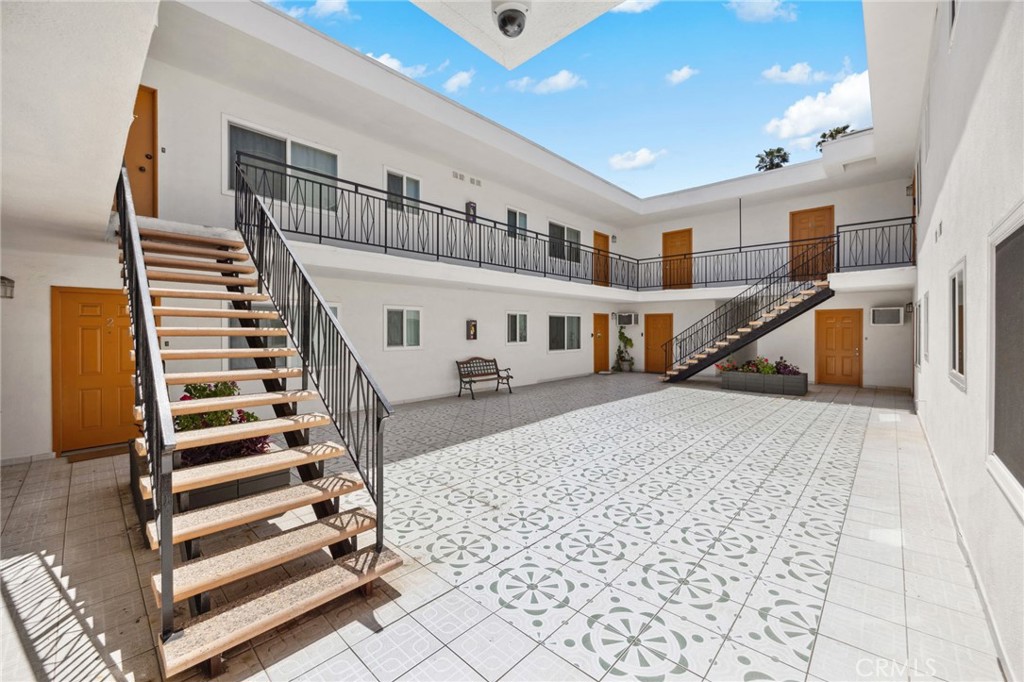 1545 Gordon Street Property Photo 5