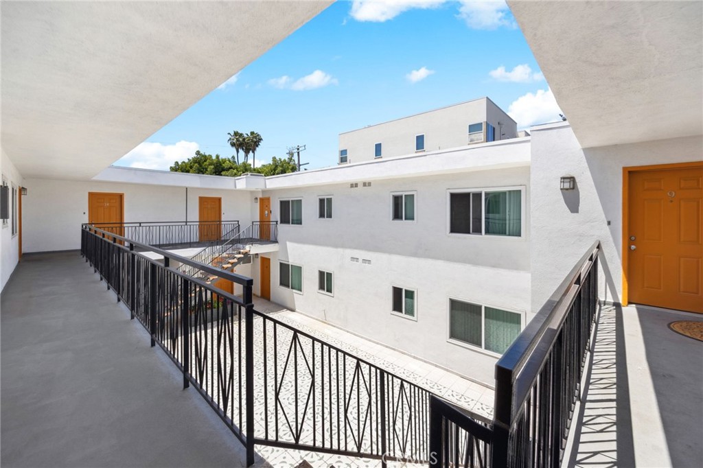 1545 Gordon Street Property Photo 8