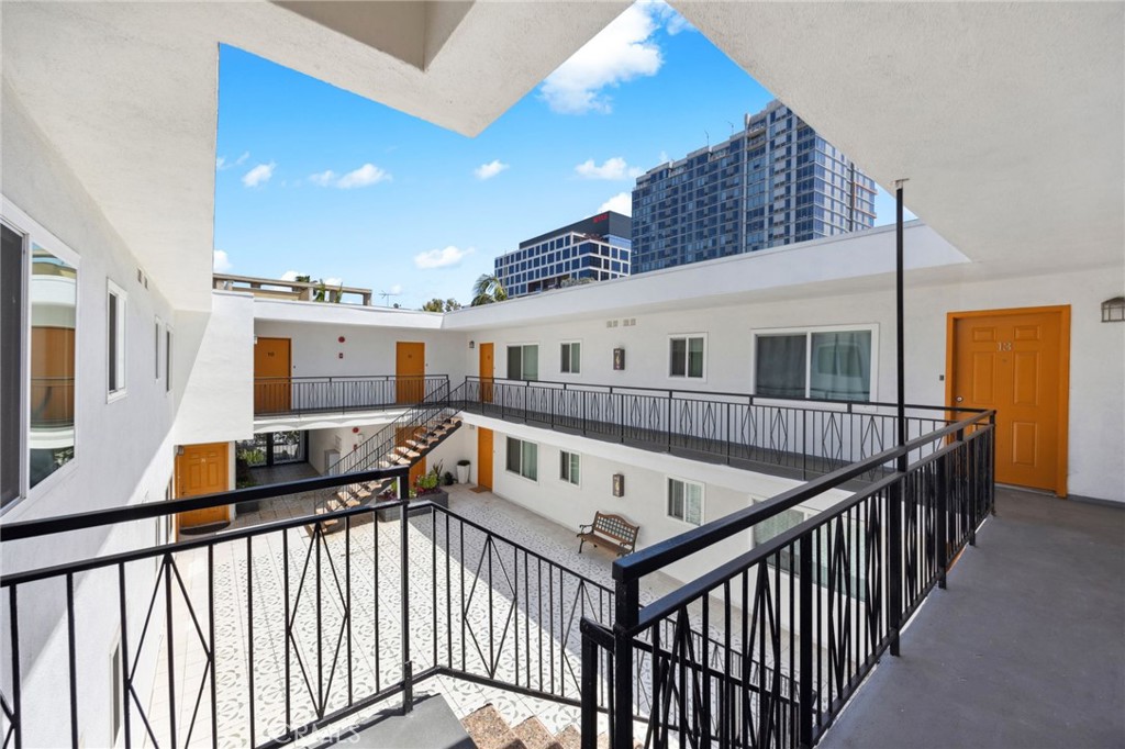 1545 Gordon Street Property Photo 9