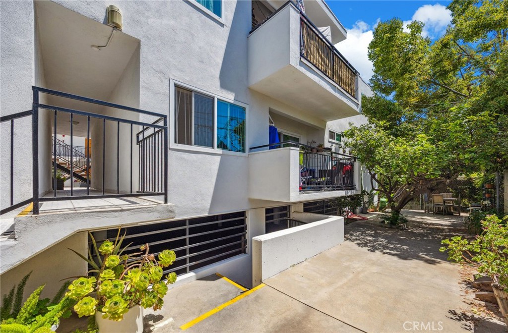 1545 Gordon Street Property Photo 12