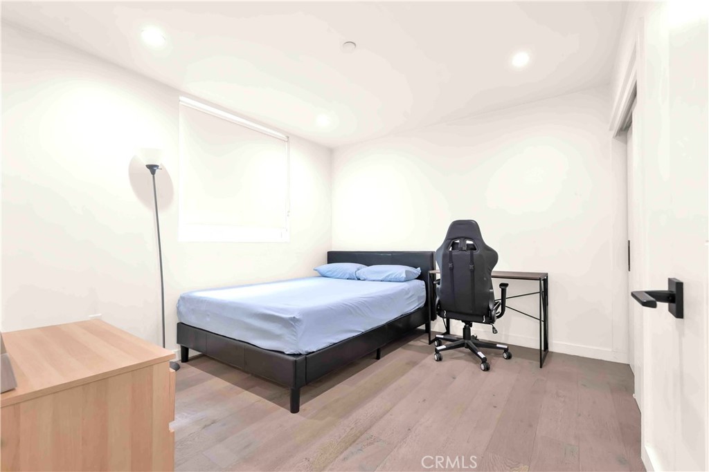 113 1/2 N Manhattan Place Property Photo 35