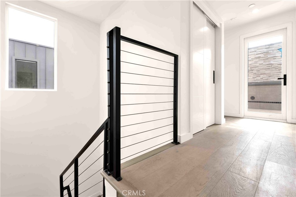 113 1/2 N Manhattan Place Property Photo 38