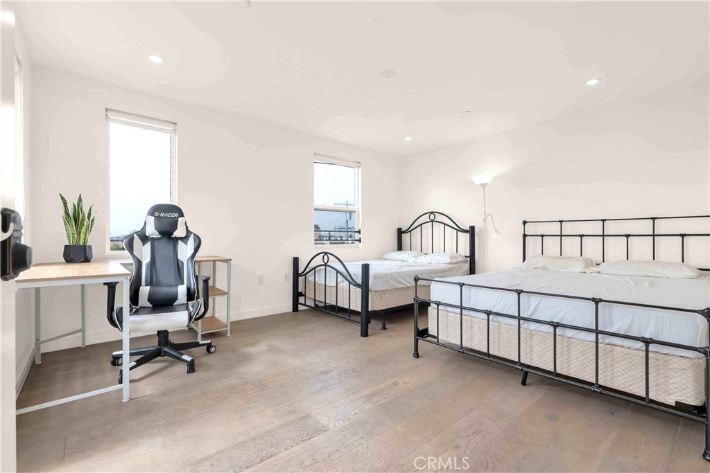 113 1/2 N Manhattan Place Property Photo 40