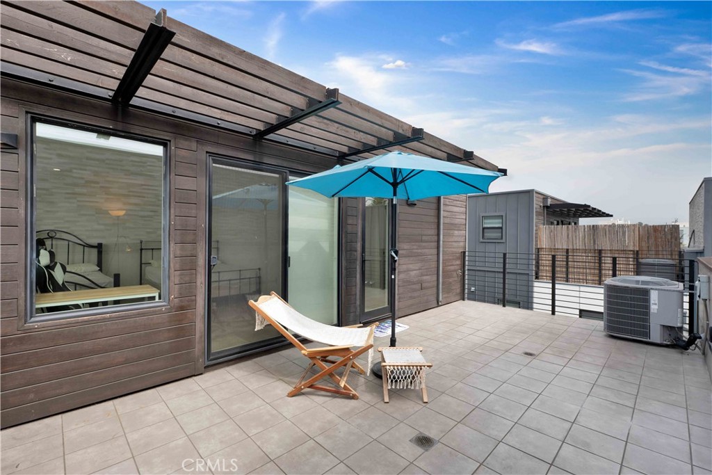 113 1/2 N Manhattan Place Property Photo 45