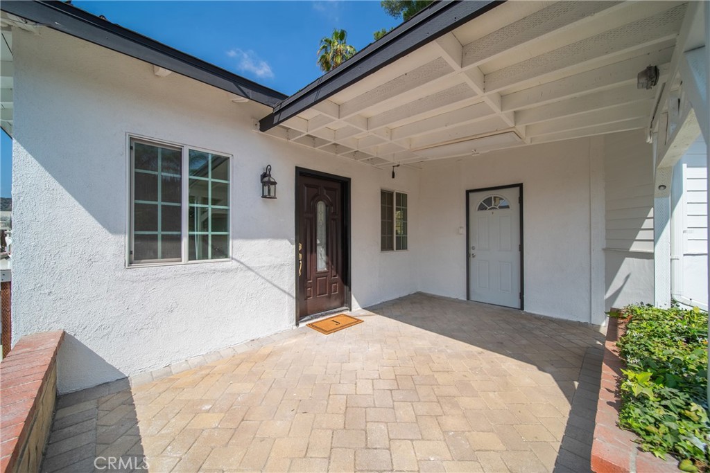 2035 Las Colinas Avenue Property Photo 2