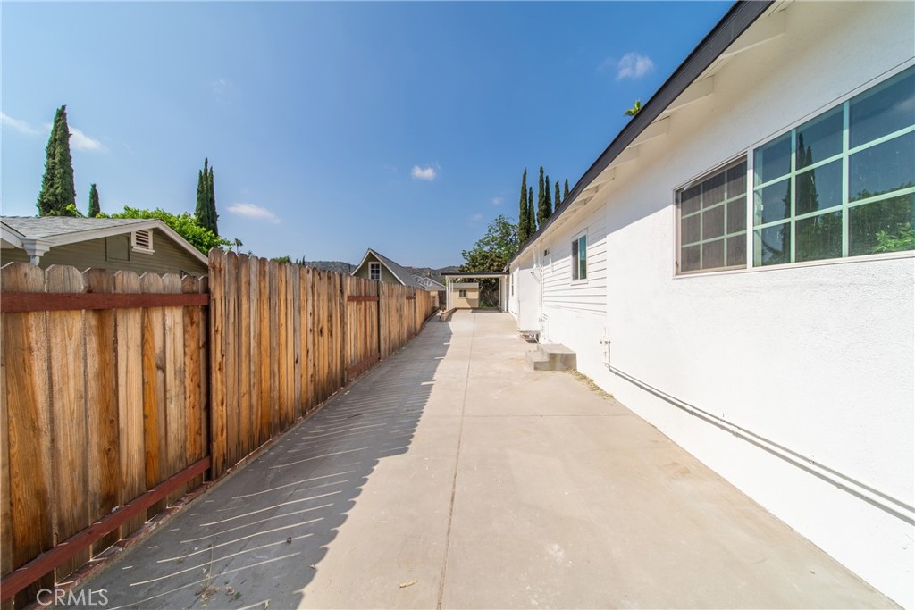 2035 Las Colinas Avenue Property Photo 22