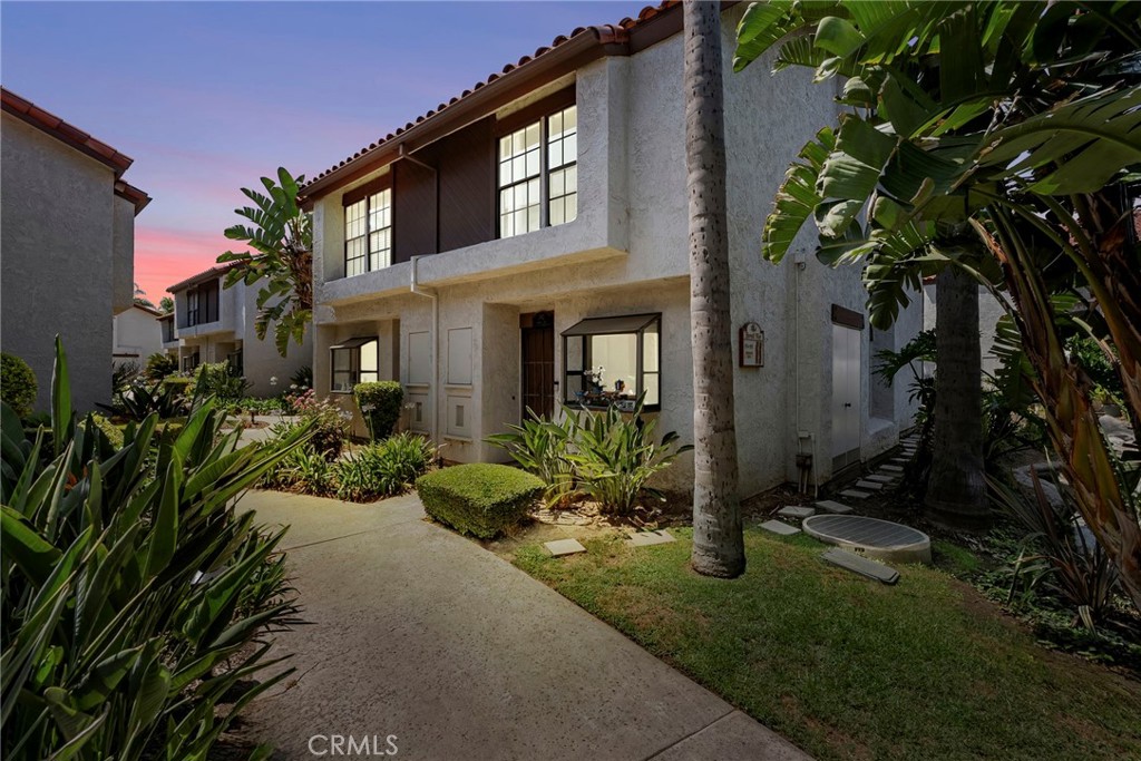 392 Hawaii Way Property Photo 1