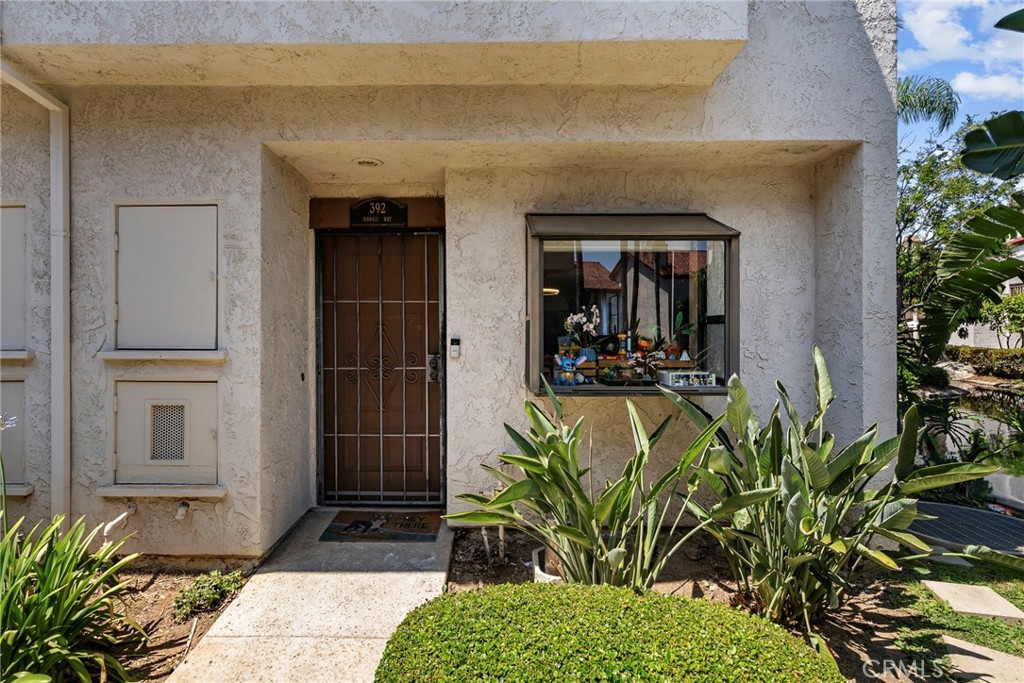 392 Hawaii Way Property Photo 2