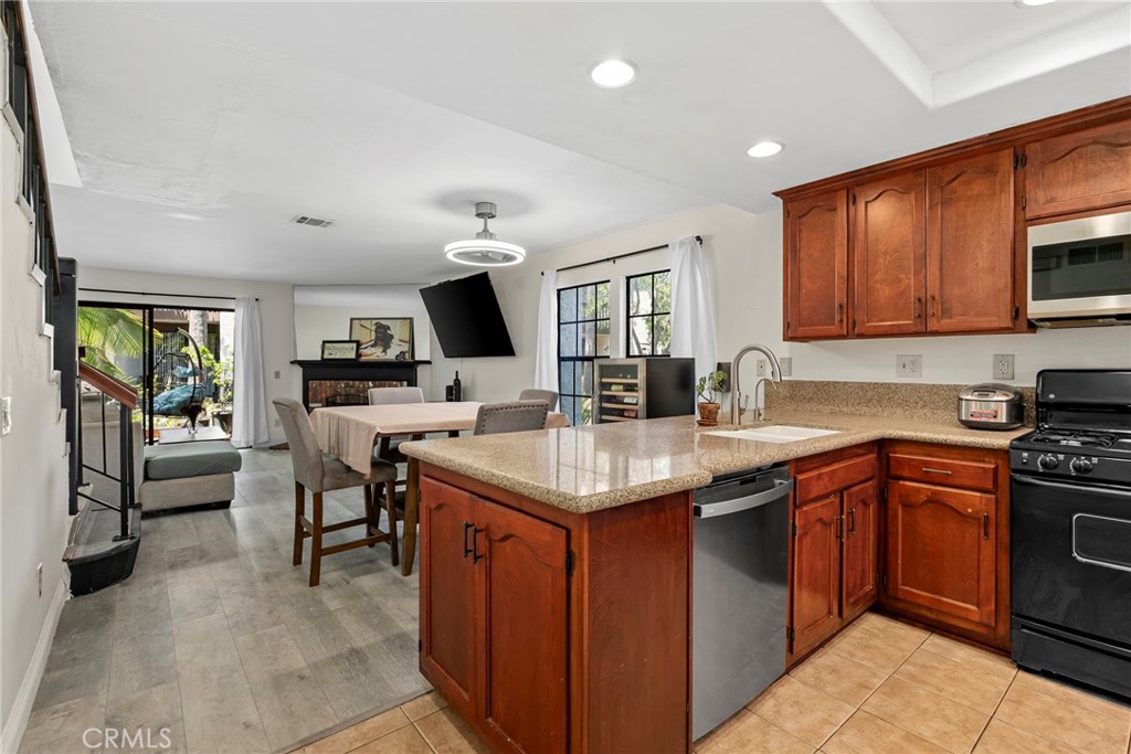 392 Hawaii Way Property Photo 3