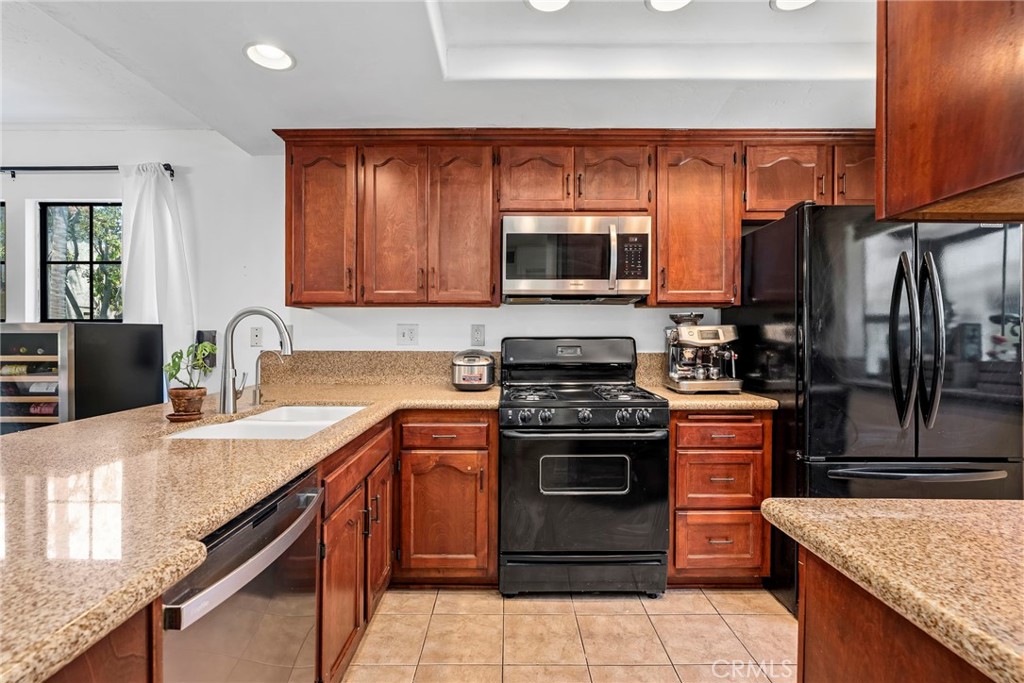 392 Hawaii Way Property Photo 6