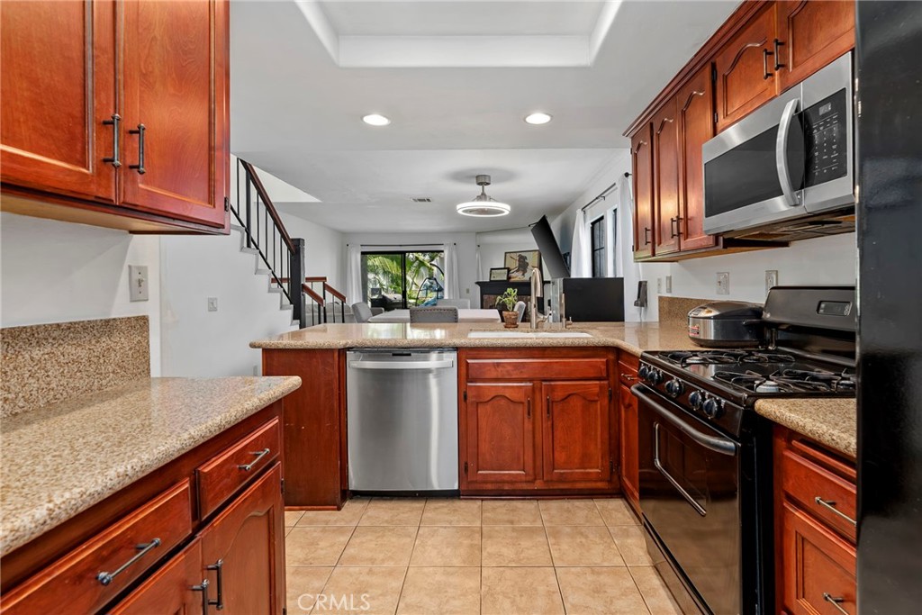 392 Hawaii Way Property Photo 7