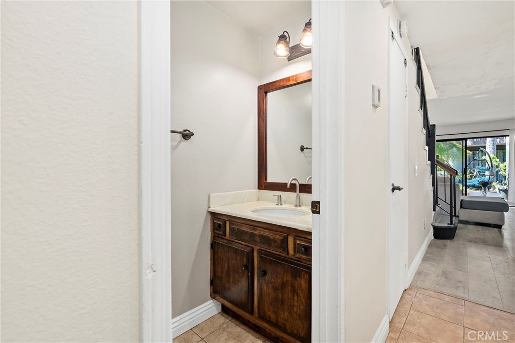 392 Hawaii Way Property Photo 10
