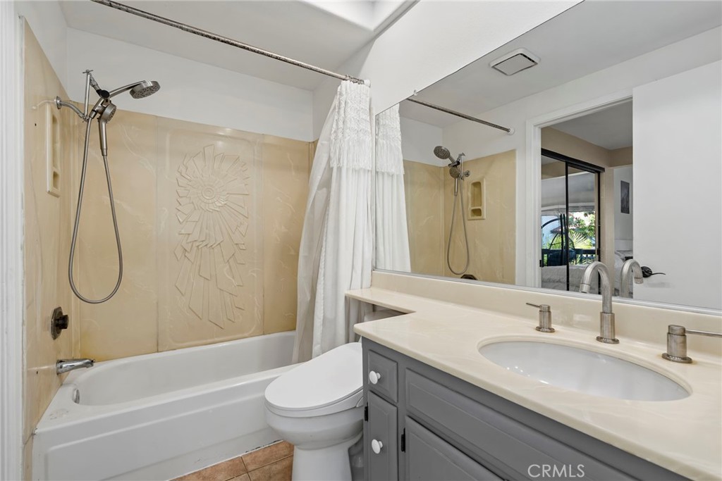 392 Hawaii Way Property Photo 18